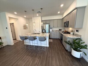 10 Lesina Way in Novato, CA - Building Photo - Building Photo