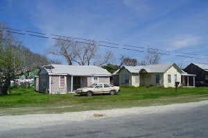 404-418 E North St in Rockport, TX - Building Photo