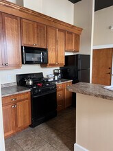 124 N Neil St in Champaign, IL - Foto de edificio - Building Photo