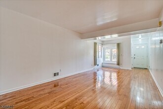 536 Elsie Ave in South Plainfield, NJ - Building Photo - Building Photo