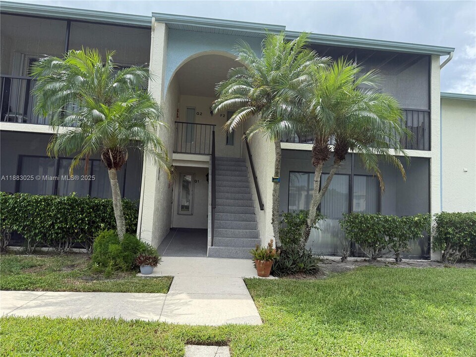 1101 Green Pine Blvd in West Palm Beach, FL - Building Photo