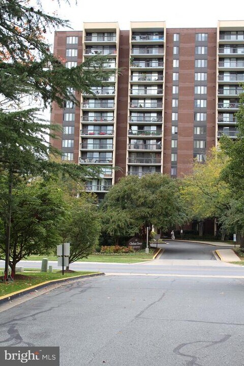 7401 Westlake Terrace in Bethesda, MD - Building Photo