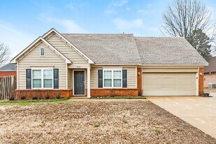 10020 Fox Chase Dr in Olive Branch, MS - Building Photo