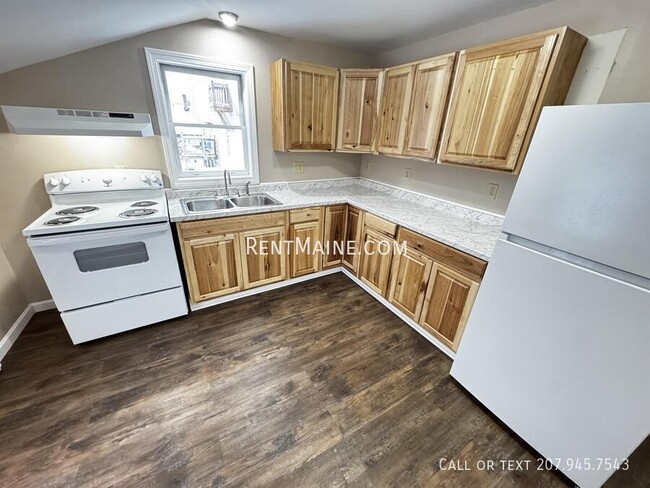 8 Spring St in Brewer, ME - Building Photo - Building Photo