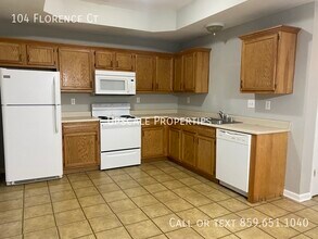 104 Florence Ct in Nicholasville, KY - Building Photo - Building Photo