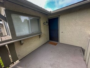 23 Rockwood in Irvine, CA - Building Photo - Building Photo