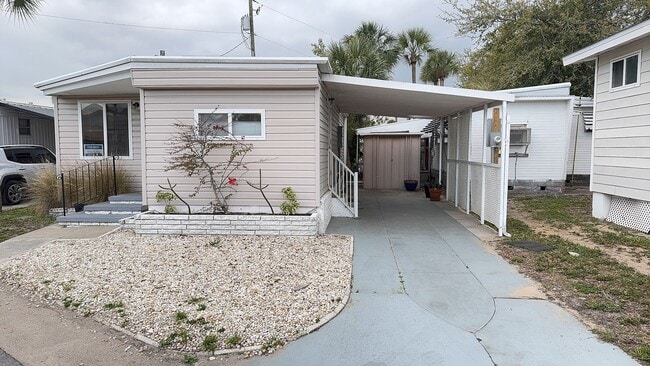 4851 W Gandy Blvd in Tampa, FL - Building Photo - Building Photo