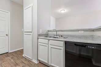 Pecan Creek on McKinney Apartments in Denton, TX - Foto de edificio - Building Photo