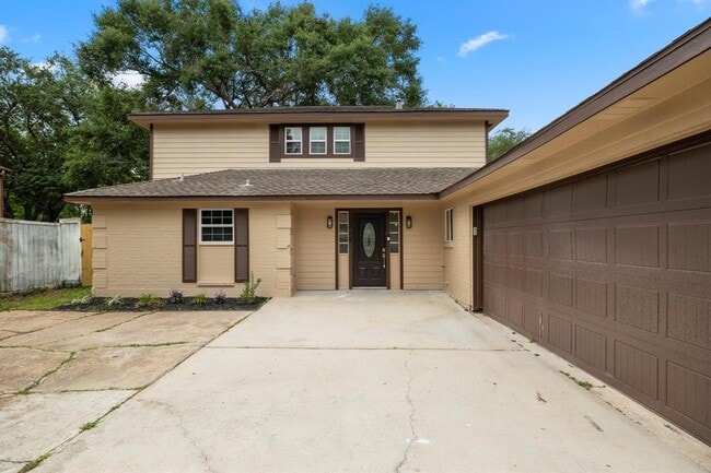 1819 Redwood Ct