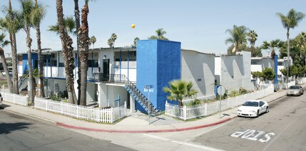 Palms Patio Apartments in San Diego, CA - Foto de edificio - Building Photo