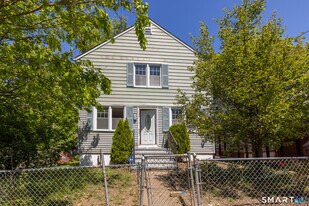 166 Earl Ave in Bridgeport, CT - Building Photo