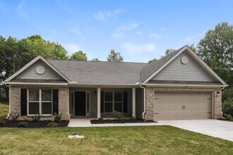 2068 Providence Rd in Statham, GA - Foto de edificio - Building Photo