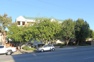 Best Western Royal Palace Inn & Suites in Los Angeles, CA - Foto de edificio - Building Photo