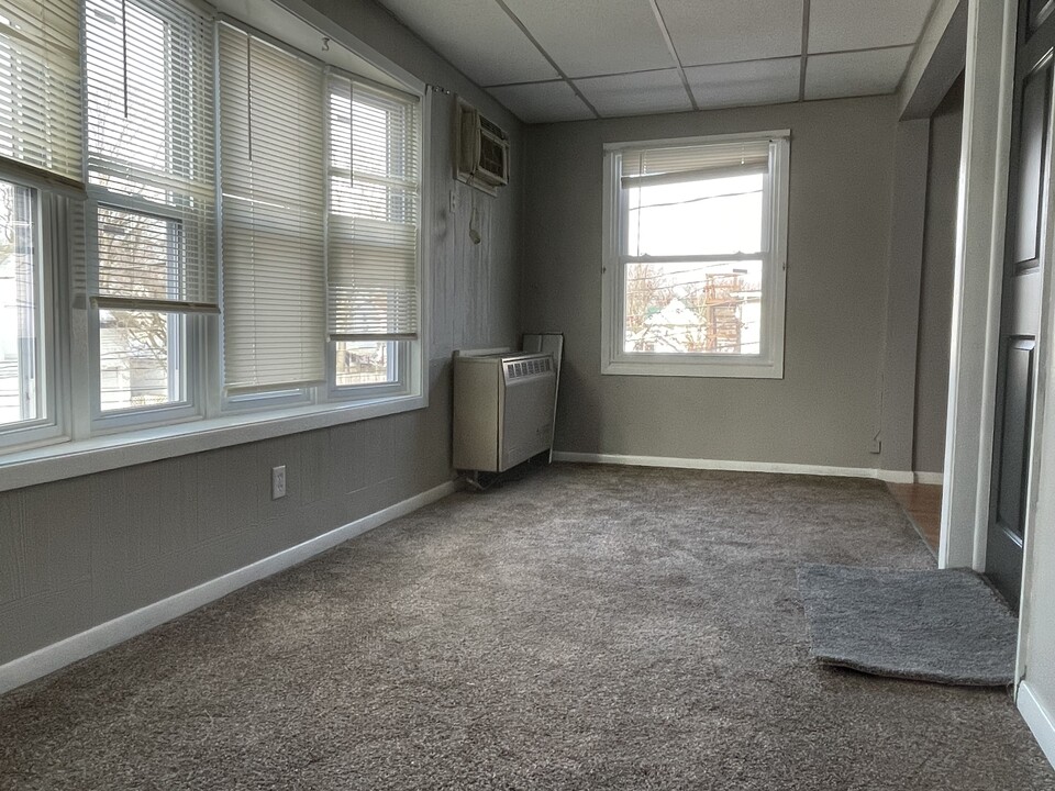 906 West Ave, Unit Apt 3 in Medina, NY - Building Photo