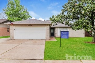 14831 Waterside Dr in Houston, TX - Building Photo
