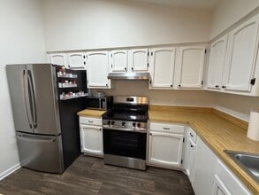 2543 Cottage Pl in Greensboro, NC - Building Photo - Building Photo