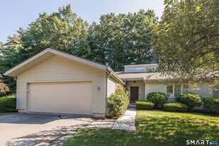 2 Bramble Bush in Avon, CT - Building Photo