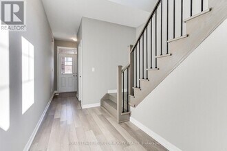 230 Bennett St in Newmarket, ON - Building Photo - Building Photo