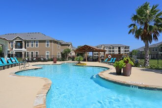 Avenues at Creekside in New Braunfels, TX - Building Photo - Building Photo