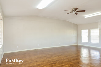 6127 Bright Valley Dr in San Antonio, TX - Foto de edificio - Building Photo