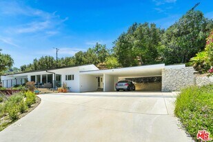 14858 Round Valley Dr in Los Angeles, CA - Building Photo