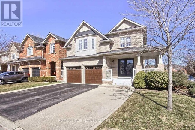 2247 Empire Crescent in Burlington, ON - Building Photo - Building Photo