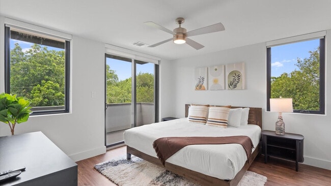 5515 Humming Bird Ln in Austin, TX - Building Photo - Building Photo
