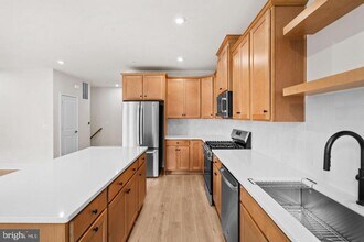 21843 Beckhorn Sta Ter in Ashburn, VA - Building Photo - Building Photo