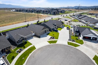 Thayer Cottages in Rathdrum, ID - Foto de edificio - Building Photo