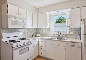 2052 12th Ave W in Shakopee, MN - Building Photo