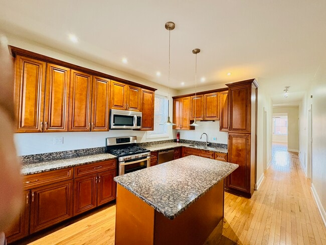 3236 W Augusta Blvd, Unit 1stFloor, Unit 1stFloor