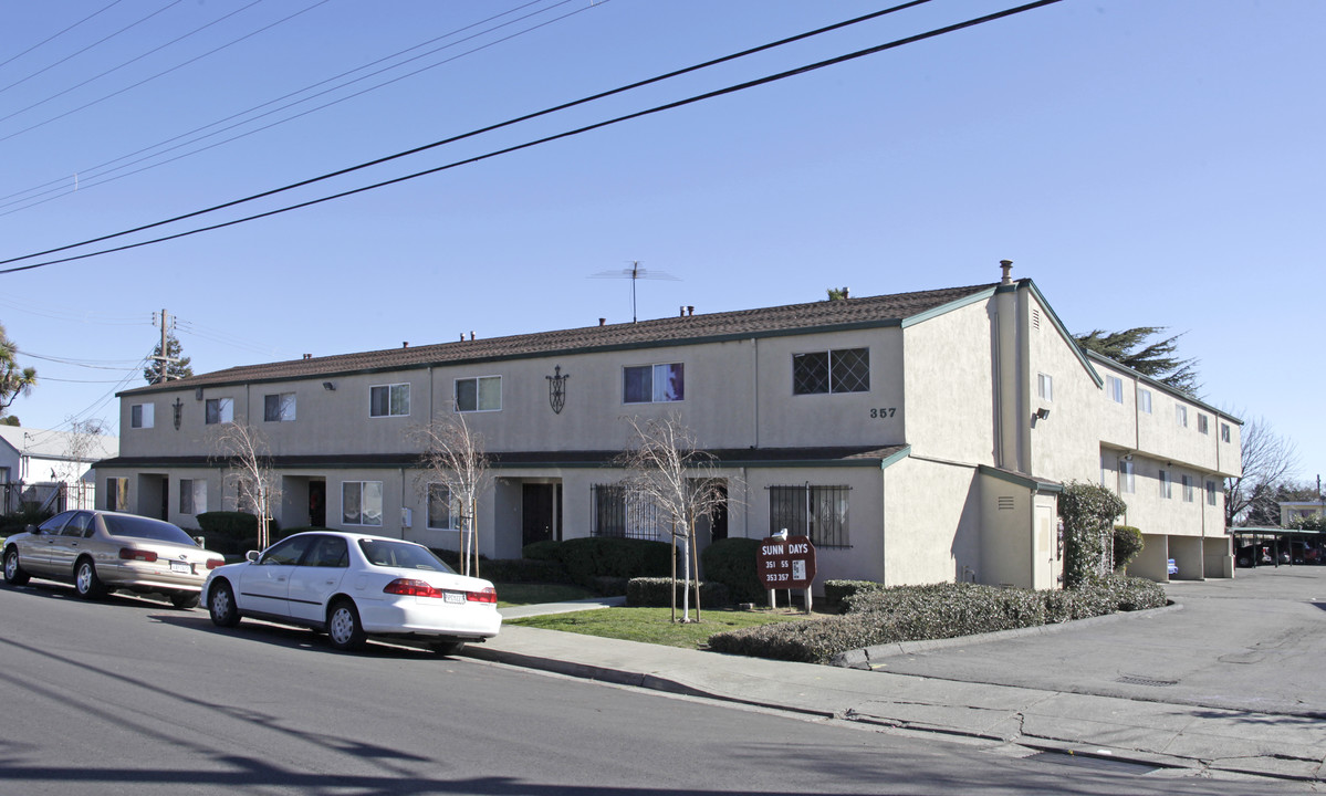 351-357 Laurel Ave in Hayward, CA - Building Photo