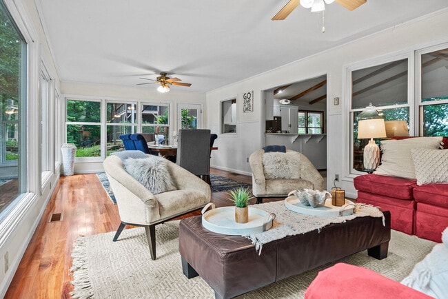 723 Shorewood Cir