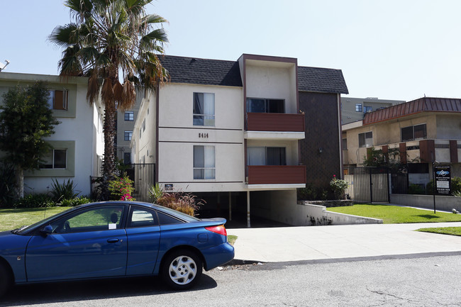 3414 Mentone Ave in Los Angeles, CA - Foto de edificio - Building Photo