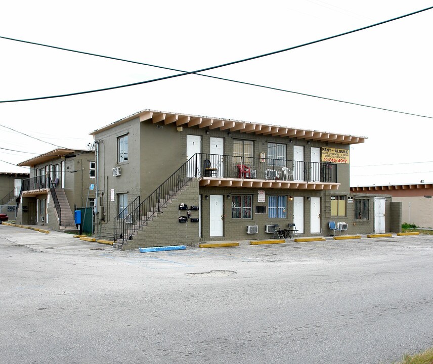 The Homestead Apartments in Homestead, FL - Building Photo