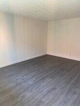 4619 Rosewood Ave, Unit 202 in Los Angeles, CA - Building Photo - Building Photo