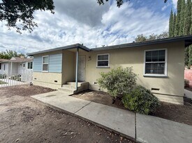 417 E Walnut Ave in Monrovia, CA - Building Photo