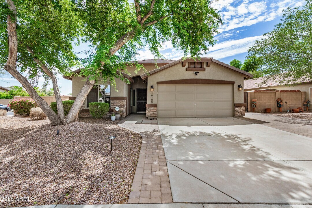 16165 W Mauna Loa Ln in Surprise, AZ - Building Photo