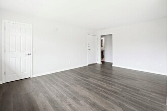 Ascot Park Apartments in Lafayette, NJ - Foto de edificio - Building Photo