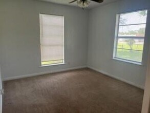 1029 N Chenango St in Angleton, TX - Building Photo - Building Photo