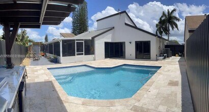 21045 SW 124th Ave Rd in Miami, FL - Building Photo - Building Photo