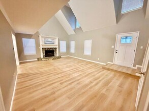 1003 Sandra Dr in Mary Esther, FL - Building Photo - Building Photo