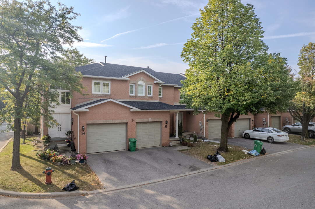 54 Chipstead Av in Brampton, ON - Building Photo