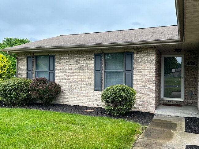 47 Country Manor Blvd in Madison, IN - Building Photo - Building Photo