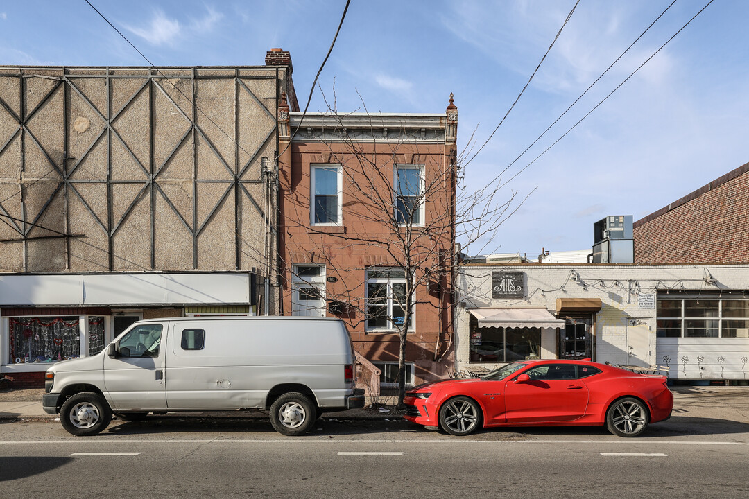 1931 W Passyunk Ave in Philadelphia, PA - Building Photo