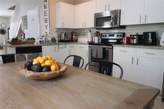 2076 Hacienda Terrace in Weston, FL - Building Photo - Building Photo
