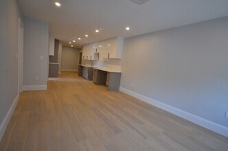 355 Market St, Unit 302 in Boston, MA - Building Photo - Building Photo