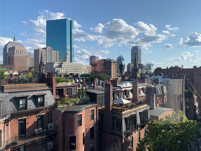 117 Beacon St, Unit 4 in Boston, MA - Building Photo - Building Photo