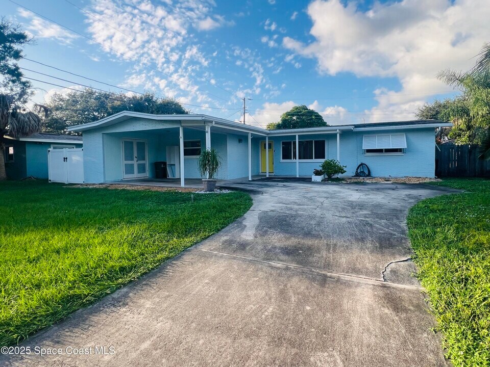 150 Queensland Ave in Merritt Island, FL - Building Photo