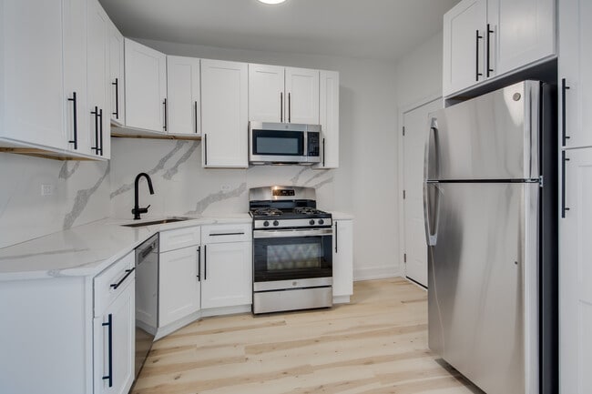 1906 N Whipple St, Unit 103 in Chicago, IL - Building Photo - Building Photo